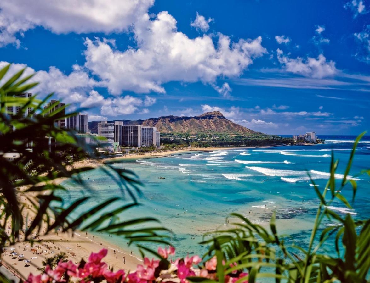 Aloha Vibes Await! Stylish Condo At Aloha Surf - Mountain And City Views Honolulu Exterior foto