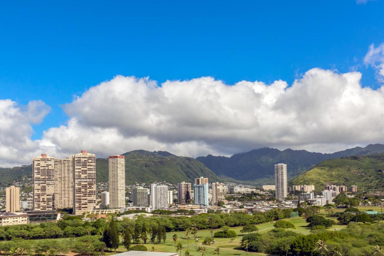 Aloha Vibes Await! Stylish Condo At Aloha Surf - Mountain And City Views Honolulu Exterior foto