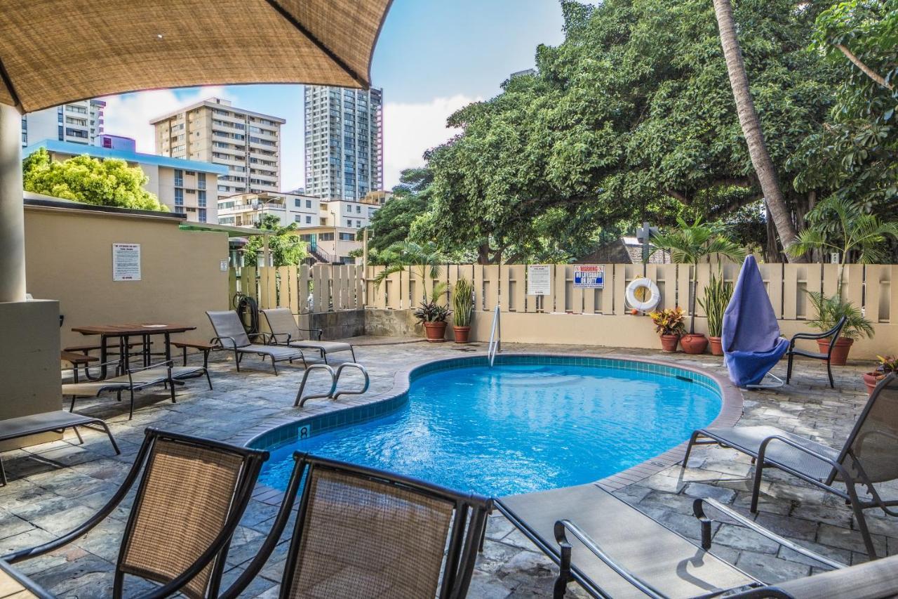 Aloha Vibes Await! Stylish Condo At Aloha Surf - Mountain And City Views Honolulu Exterior foto