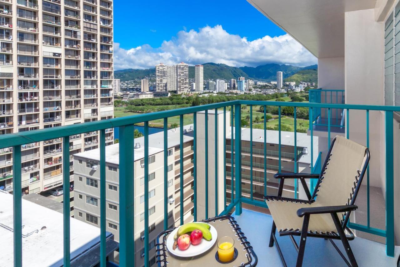 Aloha Vibes Await! Stylish Condo At Aloha Surf - Mountain And City Views Honolulu Exterior foto