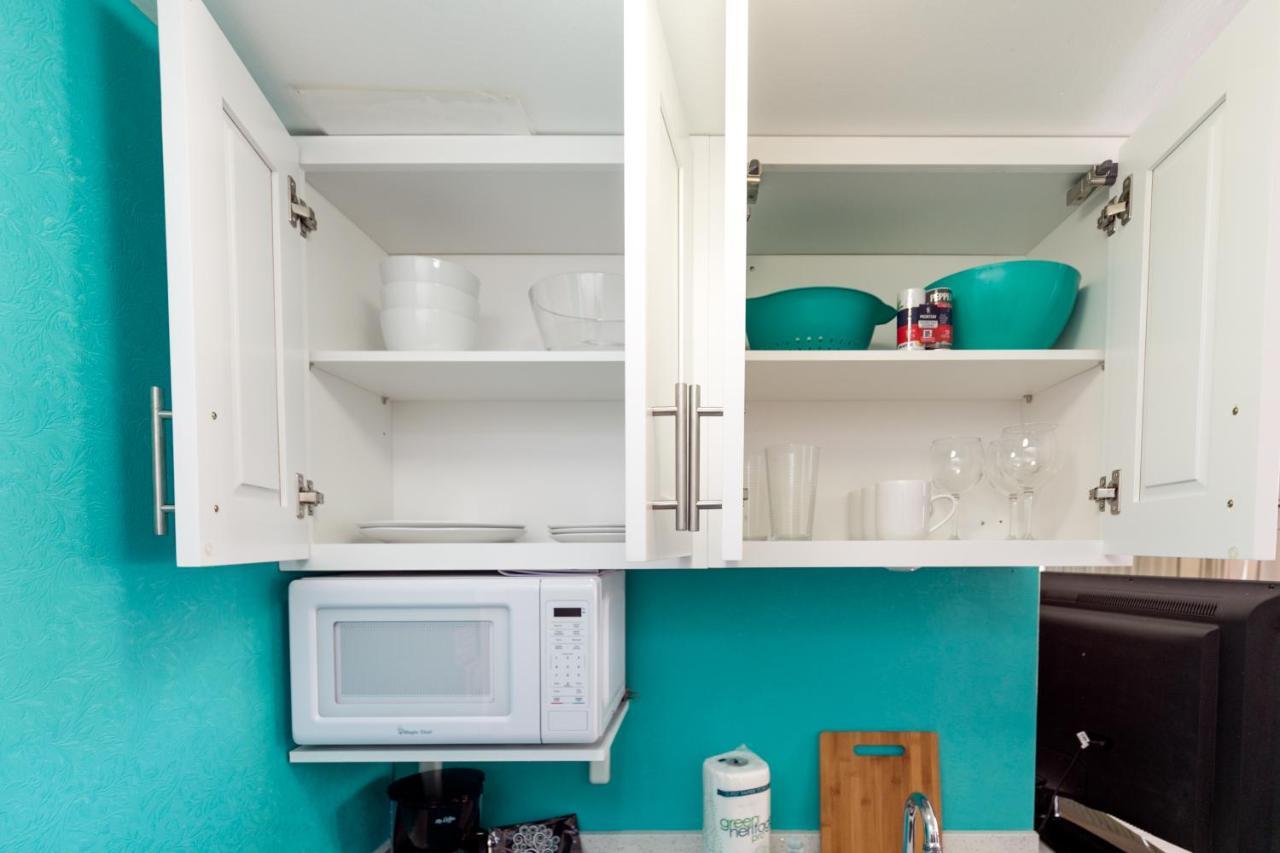Aloha Vibes Await! Stylish Condo At Aloha Surf - Mountain And City Views Honolulu Exterior foto