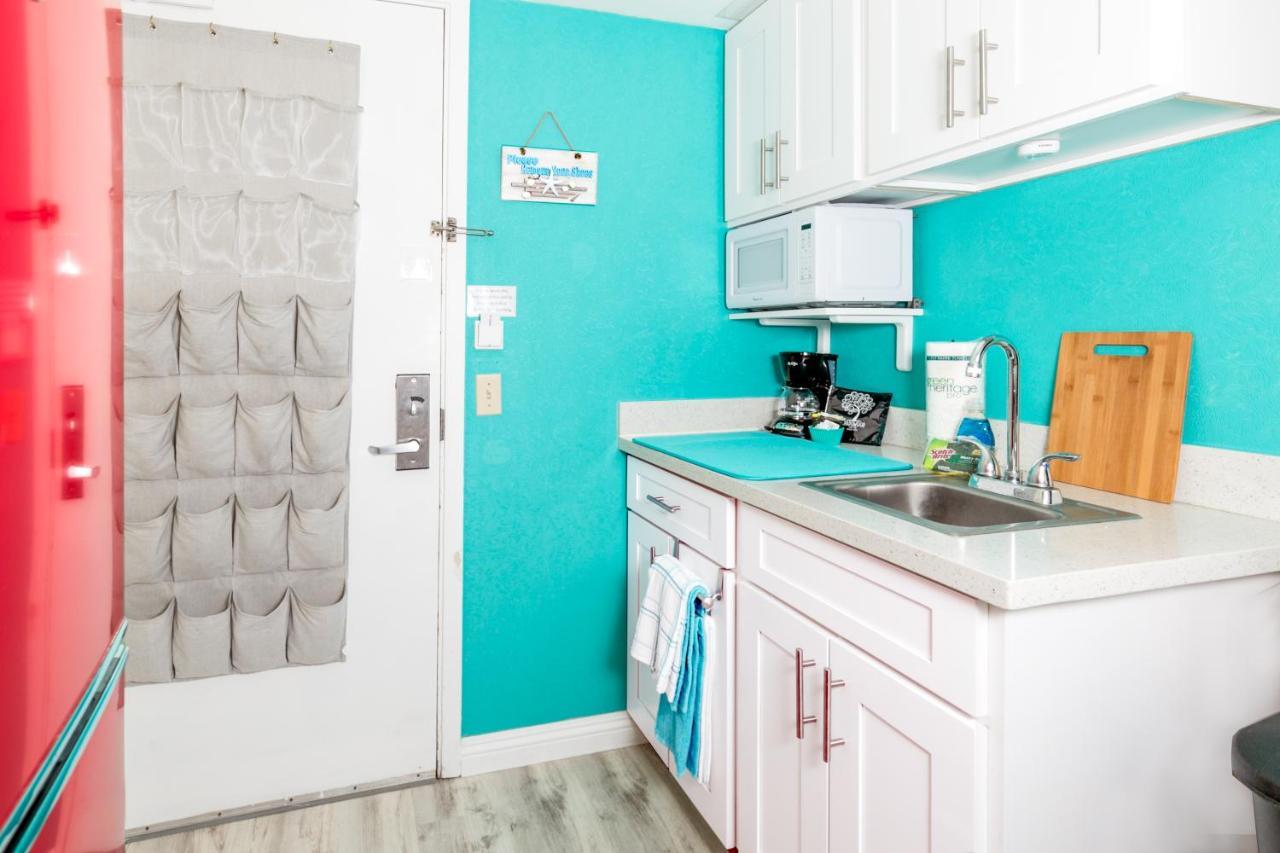 Aloha Vibes Await! Stylish Condo At Aloha Surf - Mountain And City Views Honolulu Exterior foto